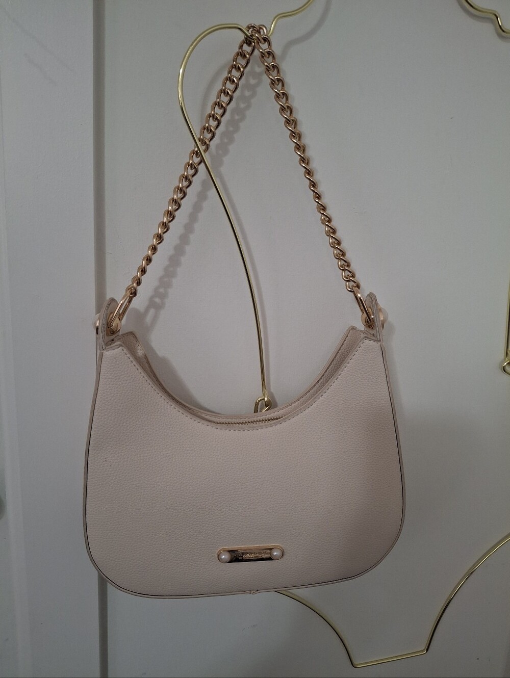 Women's Laundry Cream Shoulder Bag with Gold Chain